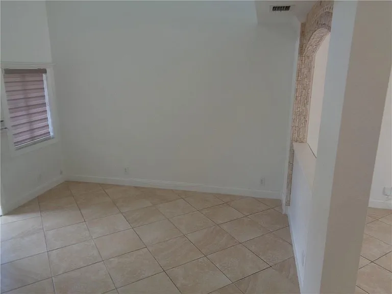 11379 NW 34th Pl — Photo 5