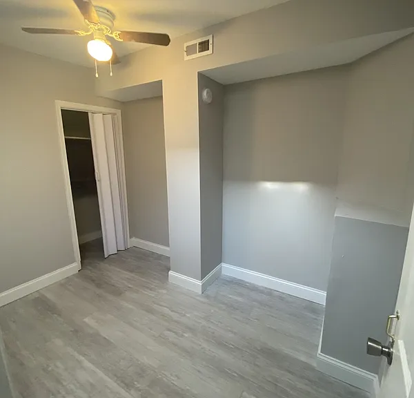 424 Ilchester Ave — Photo 13