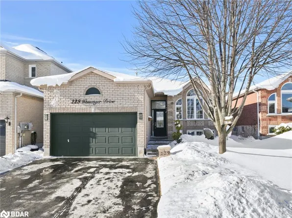 229 Wessenger Dr, Barrie, ON L4N 8R4