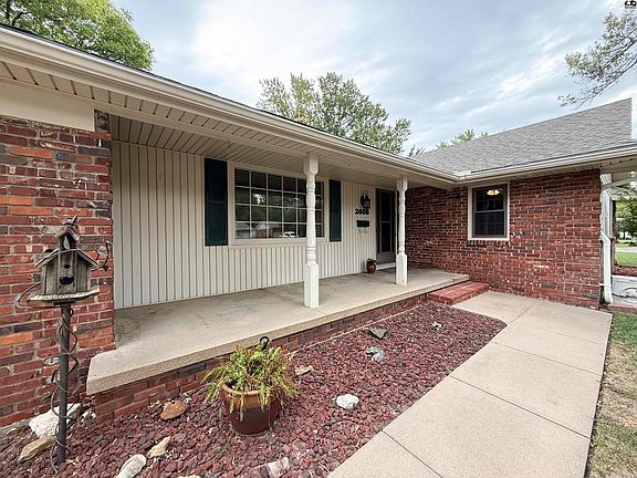 2nd image of 2608 Derenda Dr