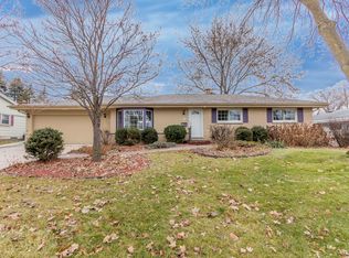 N91W17388 Saint Mark Dr, Menomonee Falls, WI 53051