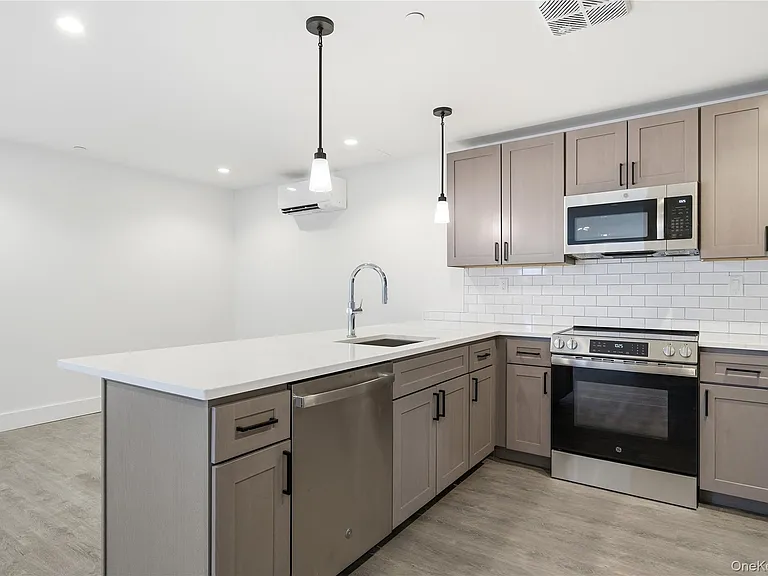180 Deer Park Ave #301 — Photo 10
