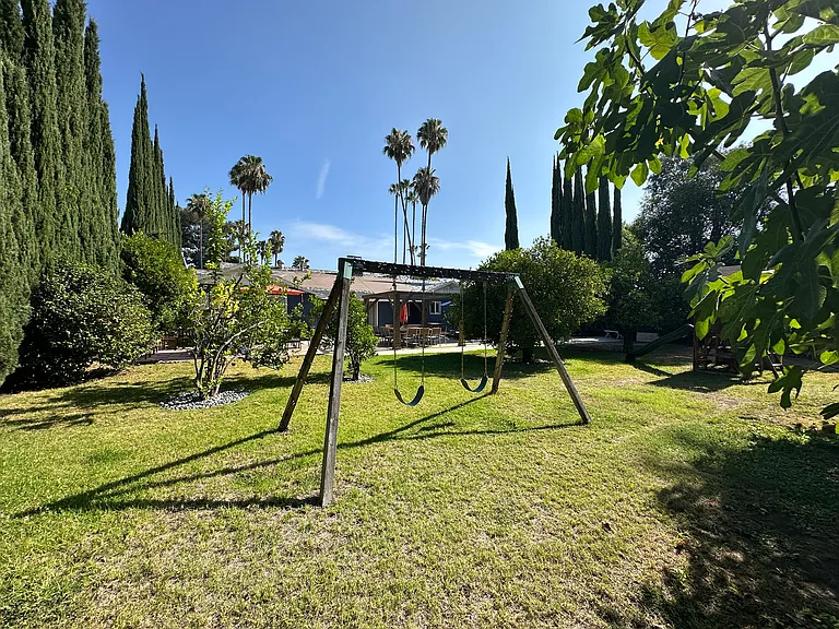 15742 Vose St — Photo 2