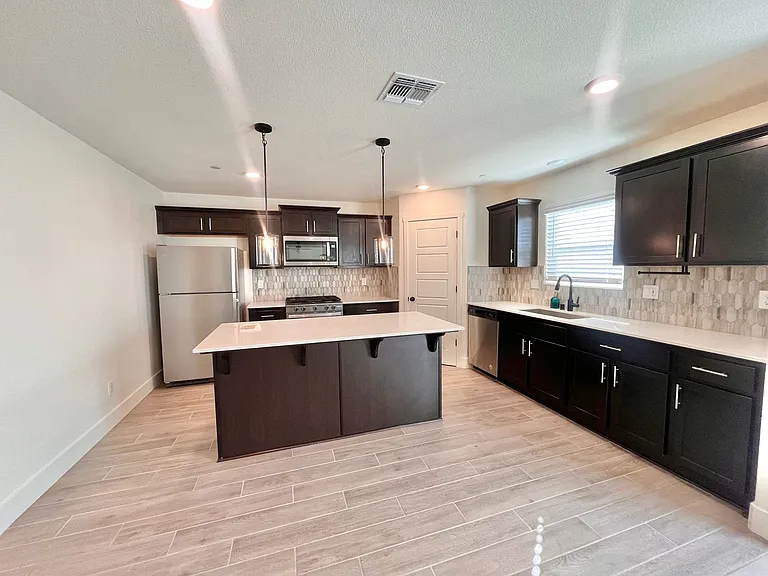 1602 Dodder Dr — Photo 6