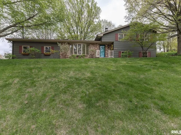 202 Pin Oak Dr, Geneseo, IL 61254