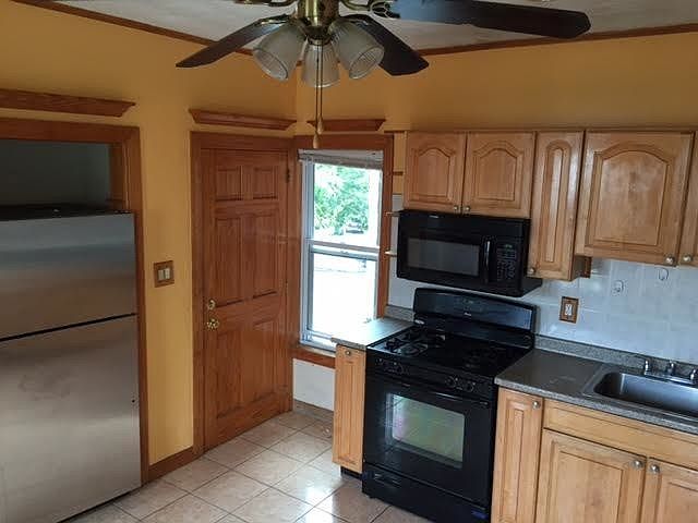 2nd image of 35 Bennington St #B