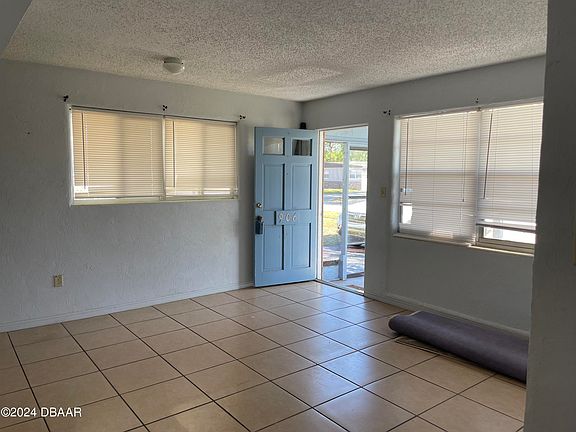 2nd image of 906 Lewis Dr