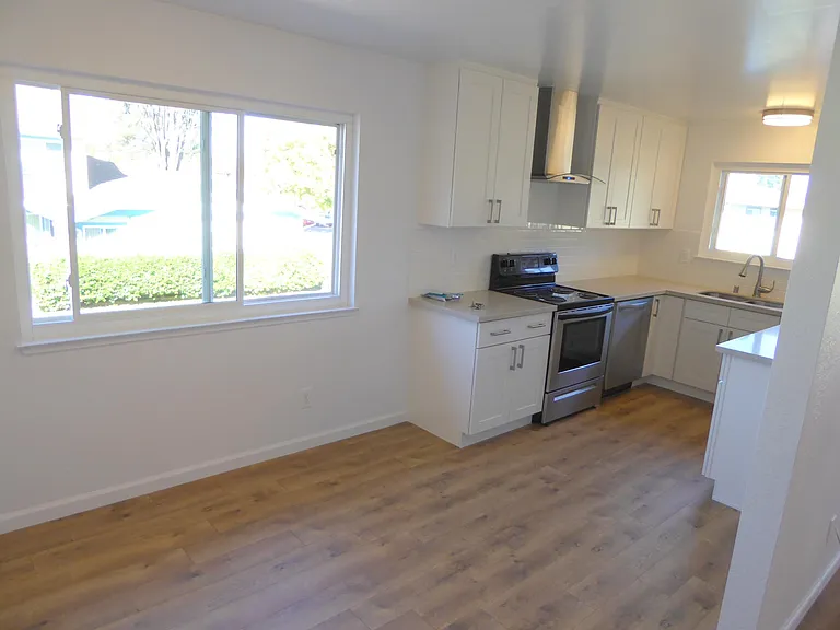 521 Hope Ter #4 — Photo 2