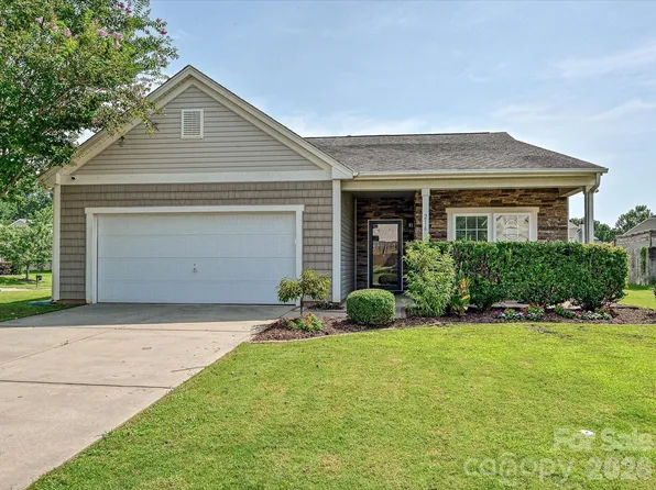 216 Austin Field Ct, Mount Holly, NC 28120