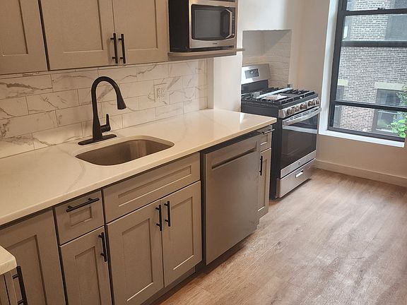 2nd image of 360 Lafayette Ave APT 3