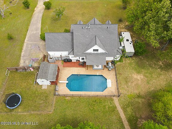 3rd image of 695 Swinnea Lakes Dr