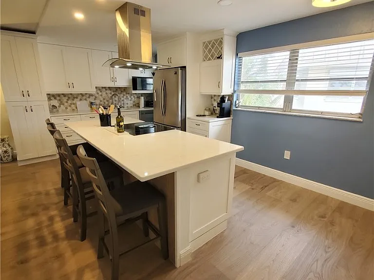 828 Victoria Dr #B14 — Photo 18