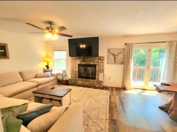 701 Parkway Vista Dr, Asheville, NC 28805