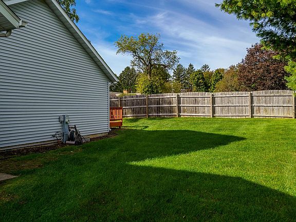 4th image of 2129 Ivanelle Rd