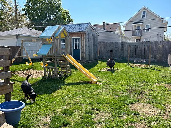 5th image of 2068 Wyandotte Ave