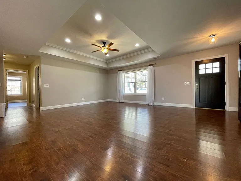 918 Whitecotton Dr — Photo 2