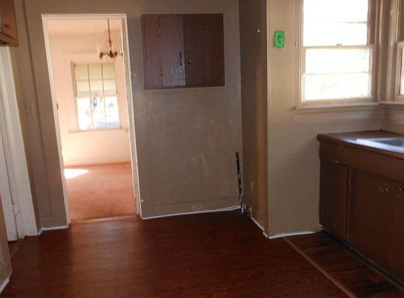 3rd image of 1160 Burton Ave #154