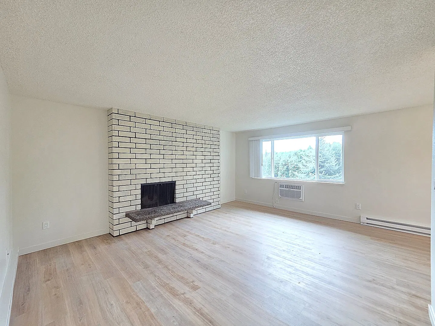 2319 E 29th — Photo 2