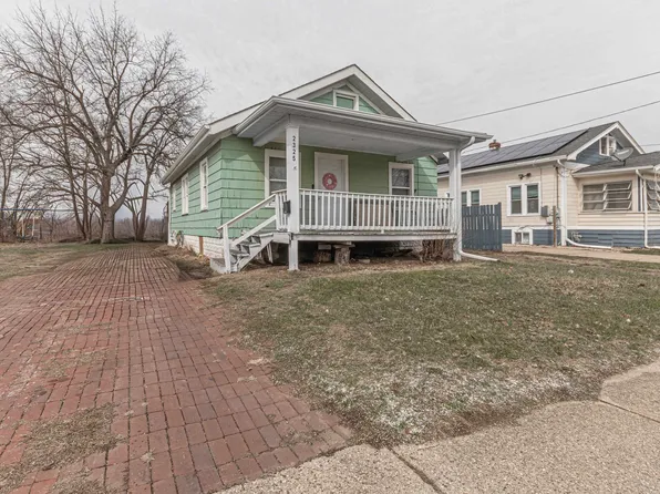 2325 S 4th St, Rockford, IL 61104