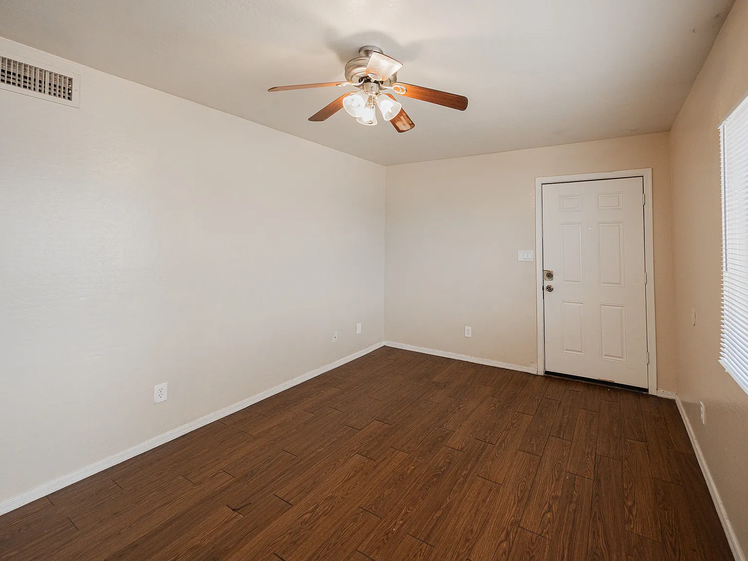 2443 E Mobile Ln, Phoenix Az — Photo 4