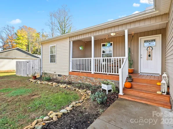 909 Woodbine Pl, Lenoir, NC 28645