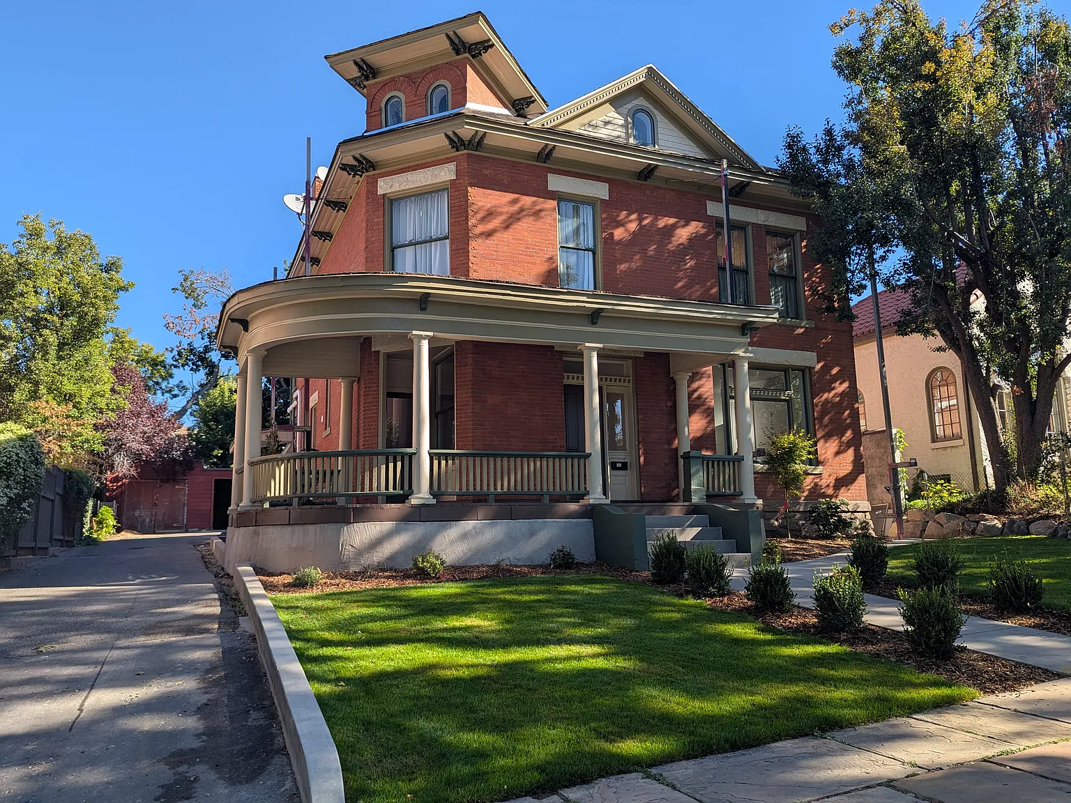 3 bed, 850 sqft, $2,400 — Photo 4