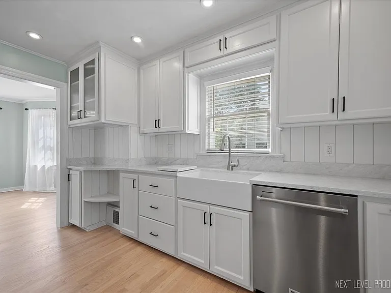 40 S Pine St — Photo 10