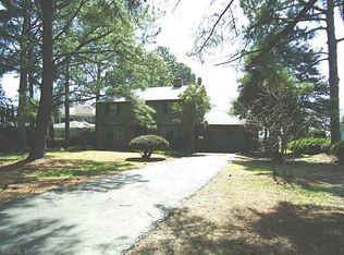 2121 Windward Shore Dr, Virginia Beach, VA 23451