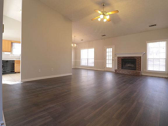 4th image of 500 Paris Dr