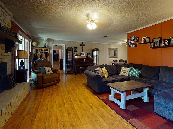 2nd image of 516 Langford Ln