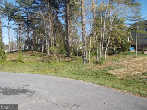 10832 Hershey Dr, Williamsport, MD 21795