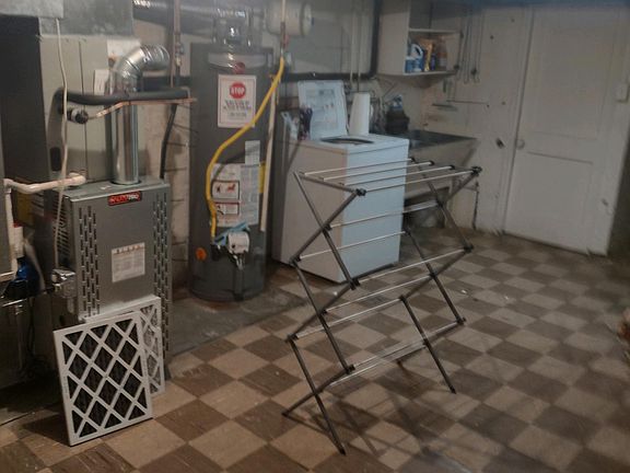 BASEMENT BATHROOM,
NEW FURNACE, AIR, AND HOT WATER
APPX 14X20