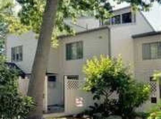 266 N Farm Dr, Bristol, RI 02809