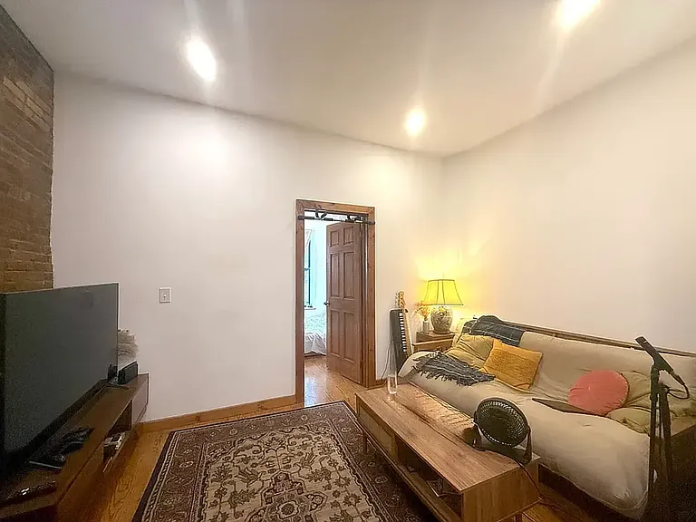 261 E 10th St #18 — Photo 7