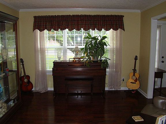 4th image of 1802 Iroquois Ct