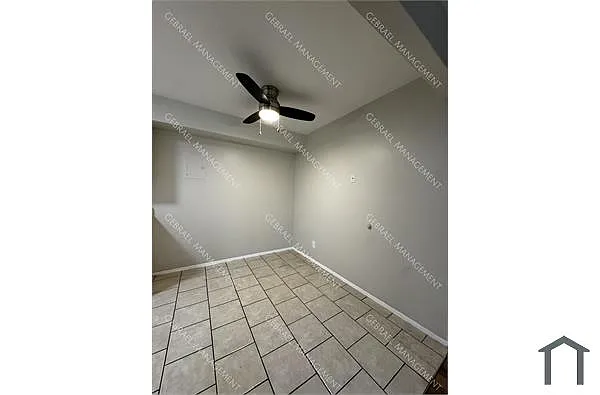 Building Photo - 815 E Maple St #12