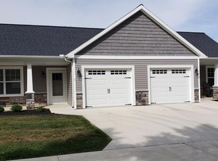 512 Dearbaugh Ave #AVENUE2, Wapakoneta, OH 45895