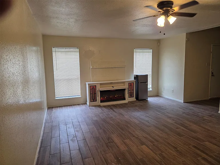 11545 S Kirkwood Rd — Photo 2