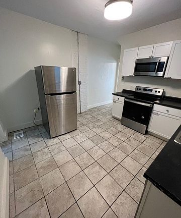 3rd image of 906 Ellsworth Ave