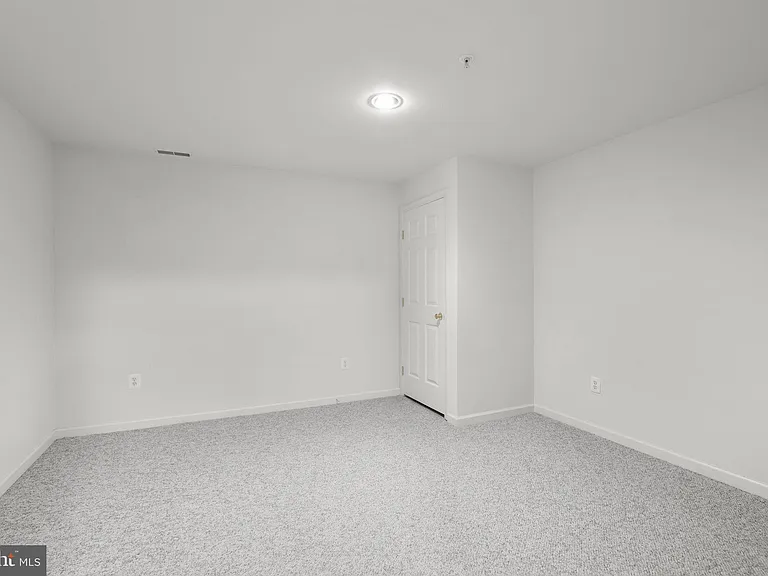 6381 Stockbridge Overlook Ct — Photo 38