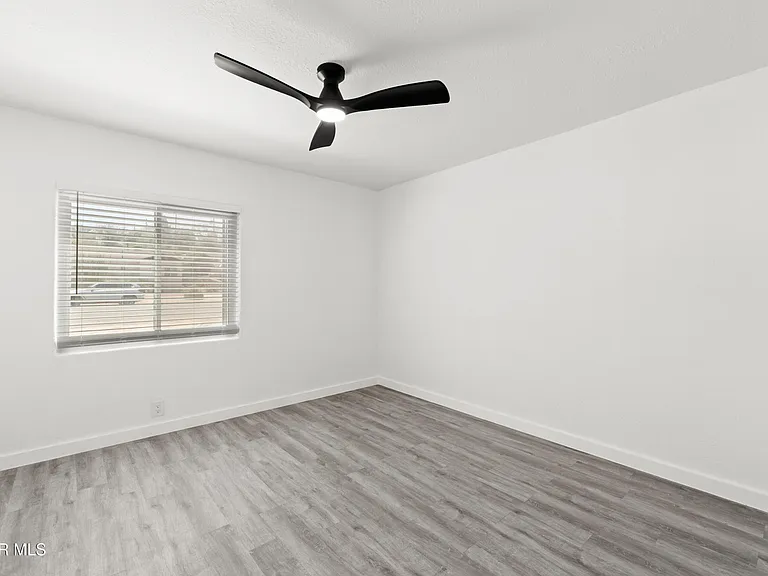 3221 N Stanton St — Photo 23