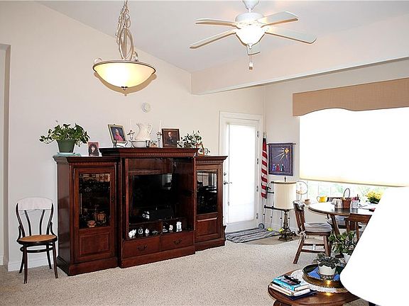 2nd image of 1 Highlands Crossing Dr APT 302