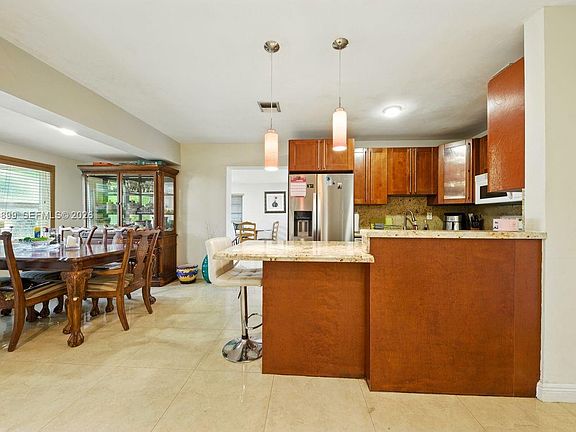 5th image of 7375 SW 34th St