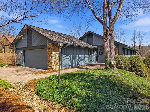 2070 Golfside Ln, Hendersonville, NC 28739