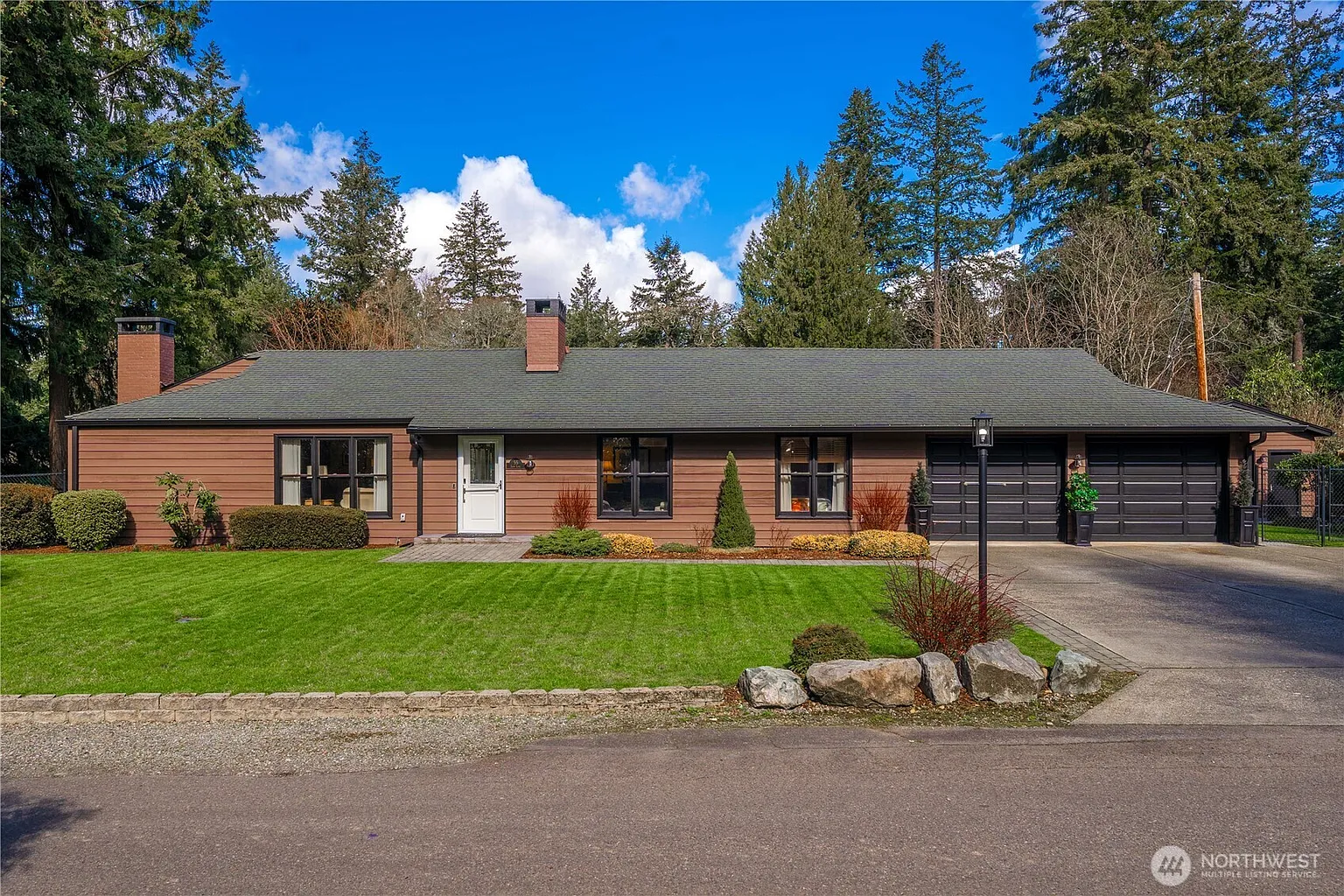55 Loch Lane SW photo 1
