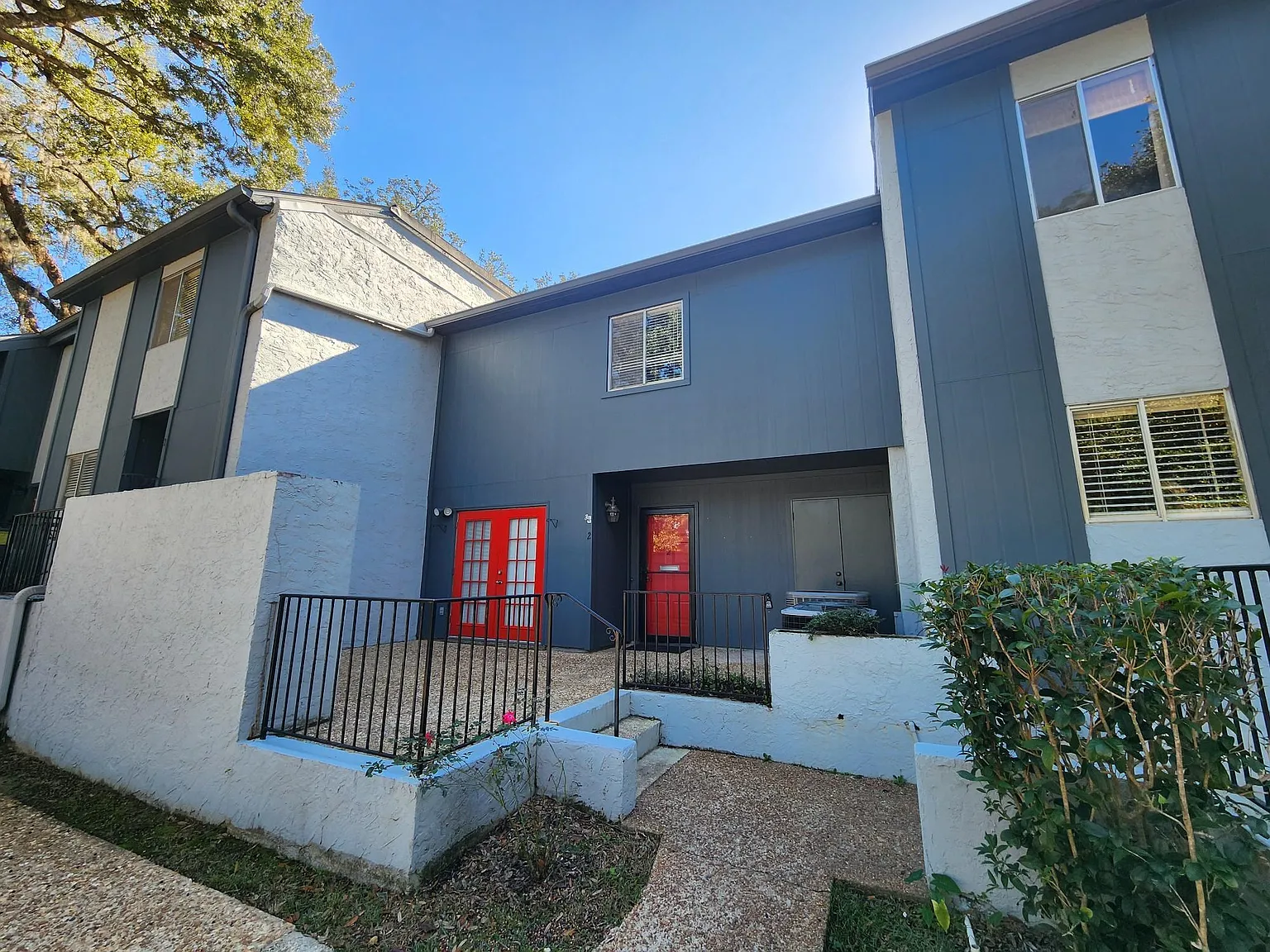 3 bed, 2.5 bath, 1660 sqft, $2,150 — Photo 1