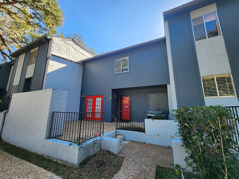 2949 Shamrock St S — Photo 1