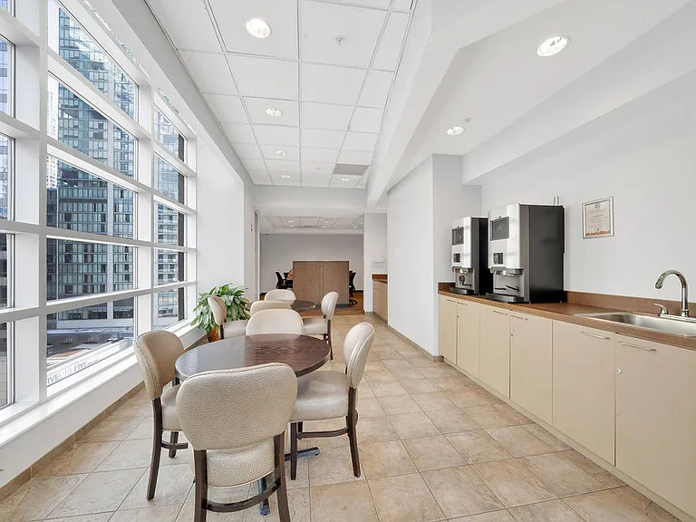 545 N Dearborn St #2510 — Photo 24