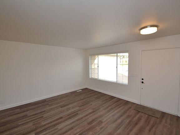 4th image of 1903 E Grandeur Dr