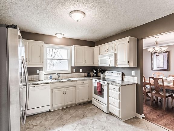 3rd image of 6405 W 151st Pl